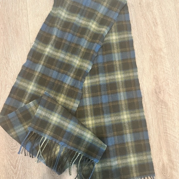 Scarf - Picture 8 of 9